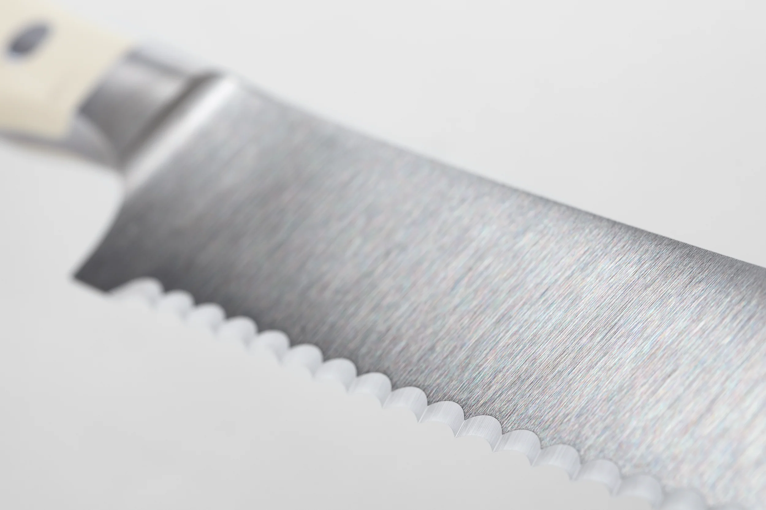 Classic Ikon Bread Knife 23 cm | 9 inch - Image 4