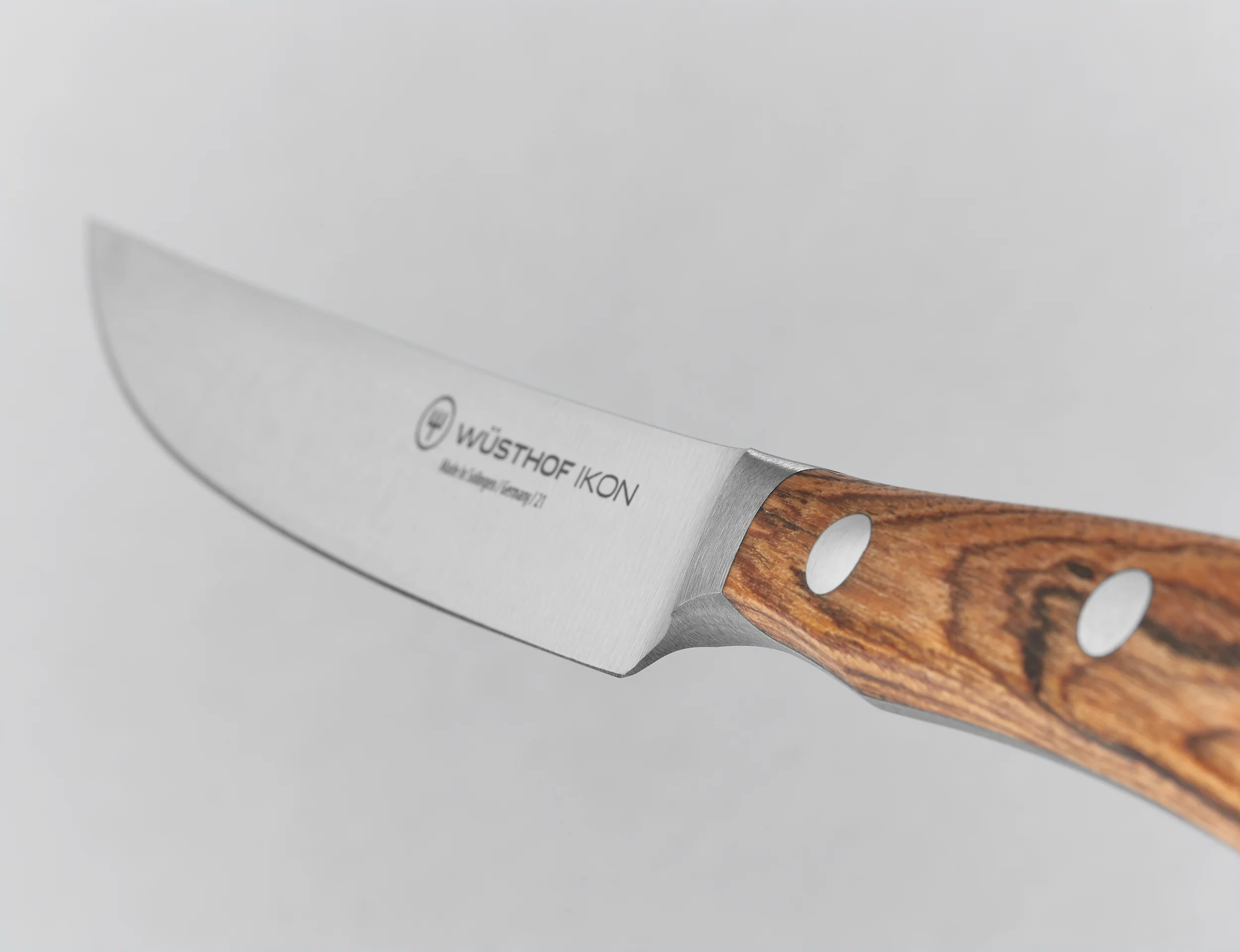 Ikon Selection 6-piece Steak Knife Set with Leather Knife Roll - Image 3
